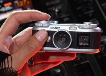 Fujifilm’s Instax Pal 2 is a tiny digital camera that may not disappoint