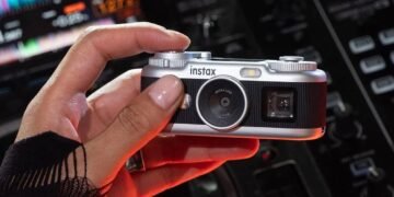 Fujifilm’s Instax Pal 2 is a tiny digital camera that may not disappoint