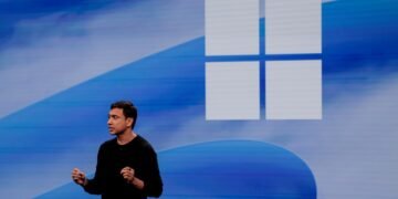 Microsoft tries to spark new life into Windows