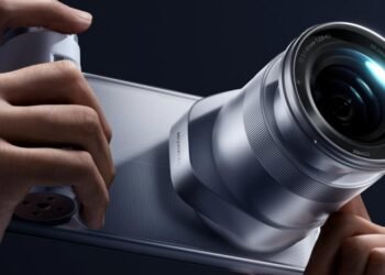 Huawei made a whole camera to attach to its latest phone