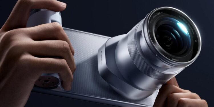 Huawei made a whole camera to attach to its latest phone