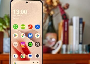 TCL’s paperlike OLED phone made me more excited for the iPhone Duo