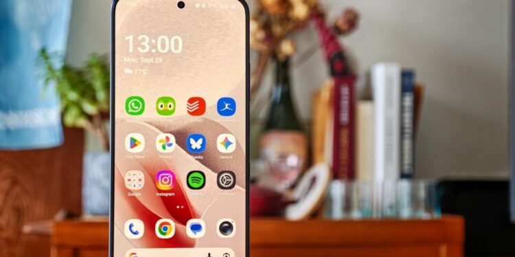 TCL’s paperlike OLED phone made me more excited for the iPhone Duo